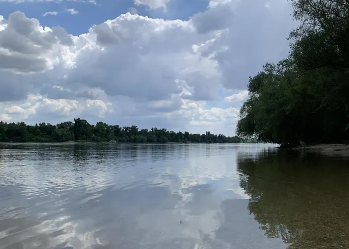 Marika Vendeghaz Szigetmonostor