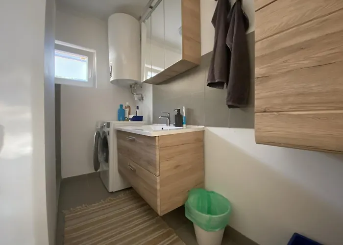 Marika Vendeghaz * Szigetmonostor